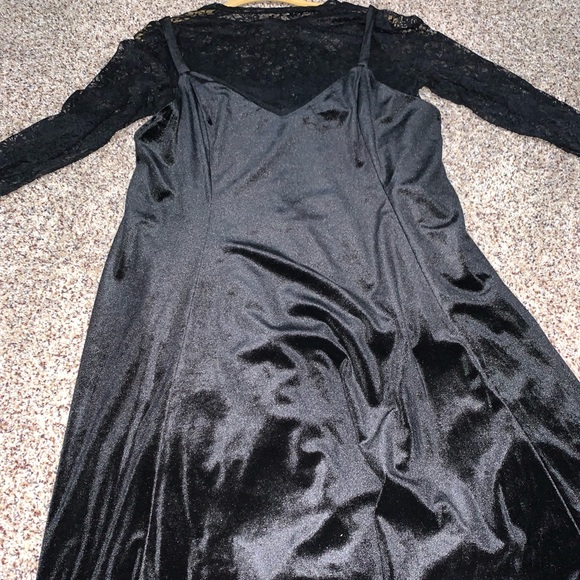 torrid Dresses & Skirts - Torrid velvet and lace two piece dress torrid Dresses & Skirts - Torrid velvet and lace two piece dress